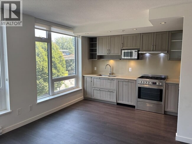 5470 Ormidale St Unit 606