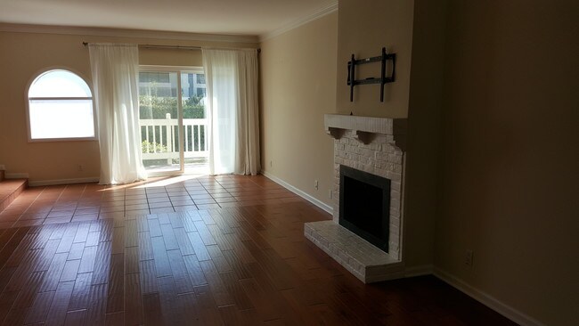 Photo - 2677 Centinela Ave Unit XXX