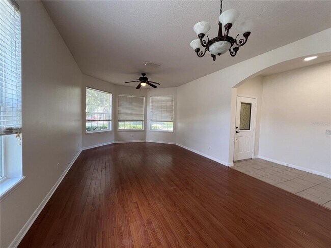 554 Hiawatha Palm Pl