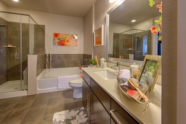 Photo - Limited-Time: $500 Gift Card on 2-Bed in K... Unidad E99W