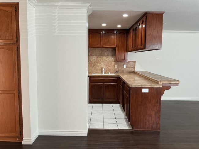 Photo - Los Caballeros #301 Unit 301A