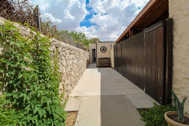 Photo - 900 Winter Dr House