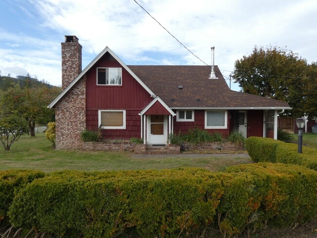 Building Photo - **Country Living **