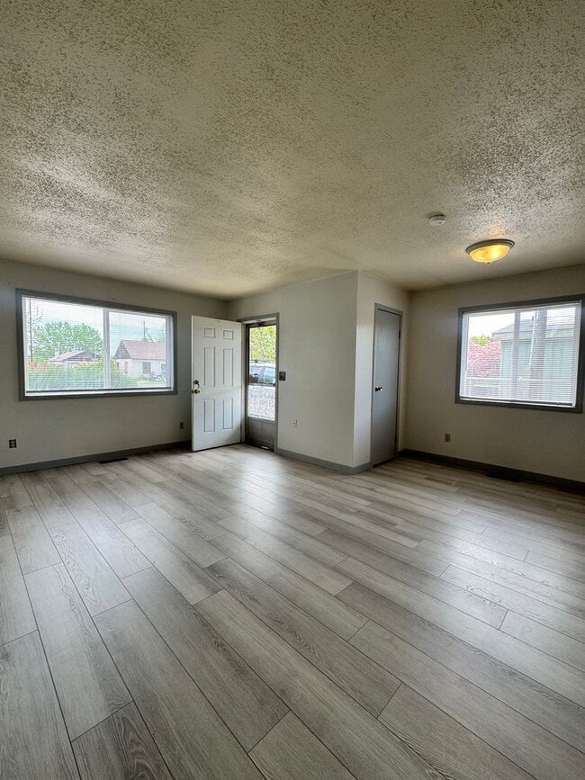 Building Photo - d1606 Unit 2