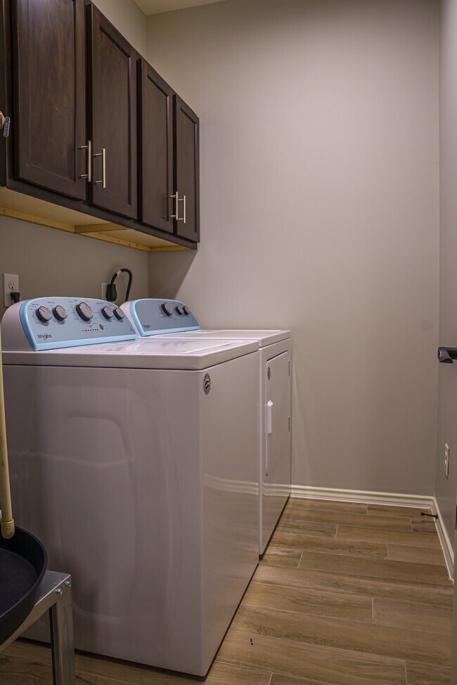 Photo - 1402 S H St Unidad C-14