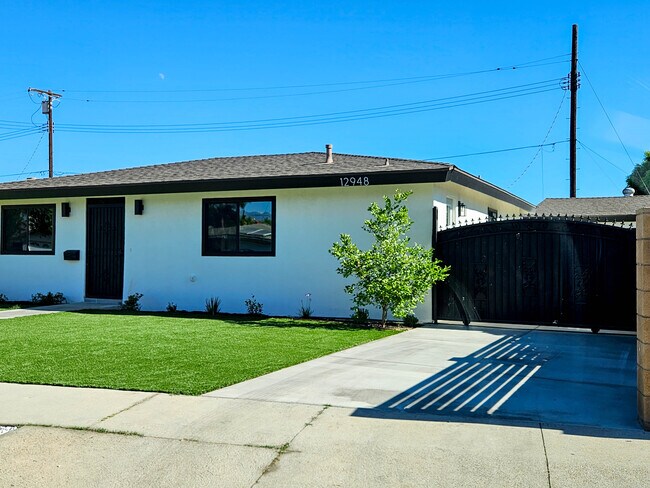 Photo - 12948 Lull St