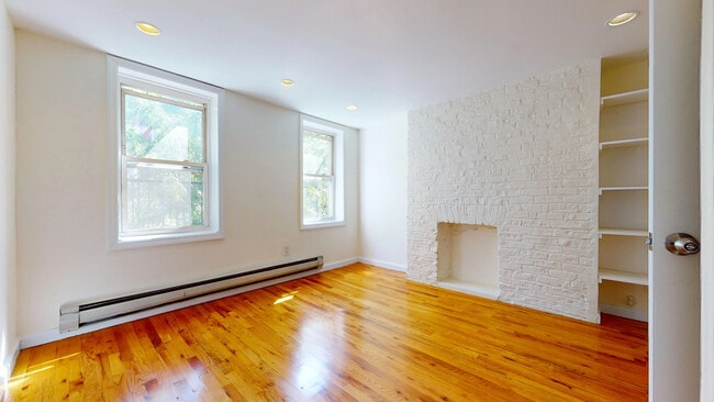 Building Photo - 3 Centre Market Pl