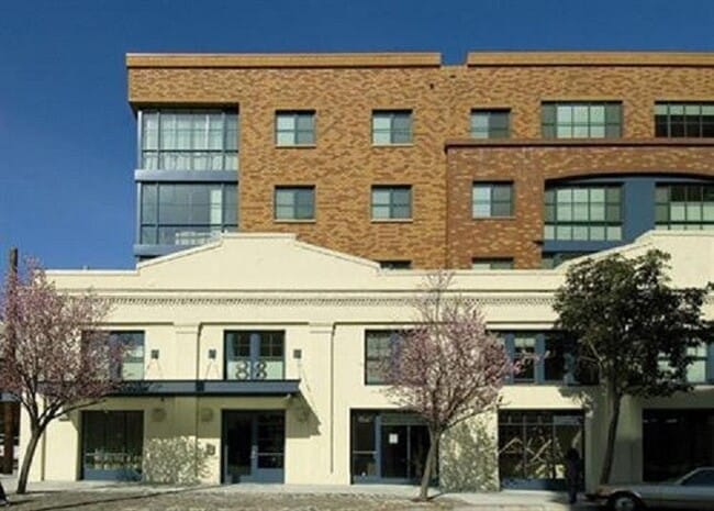 Building Photo - Beautiful Top Floor Corner 1BR Condo with ... Unit 401
