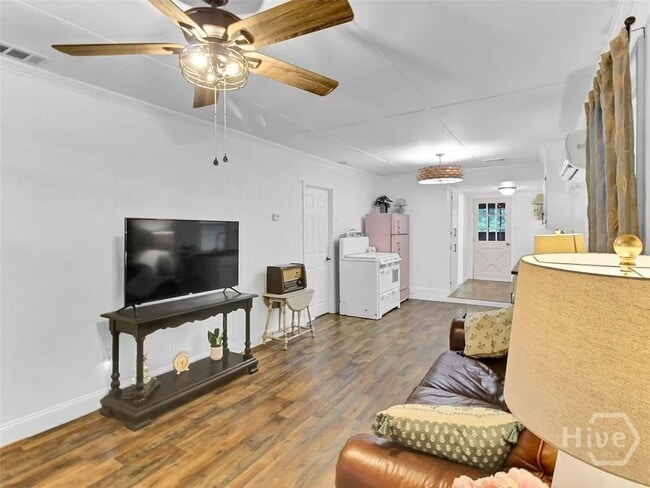 Photo - 304 E Fourth St