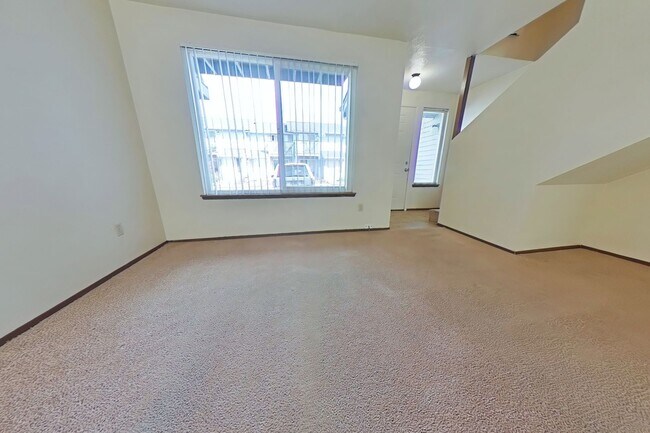 Photo - 2 Bed Townhouse Near Downtown with Assigned Parking Unidad 2563 SW Pickford #B