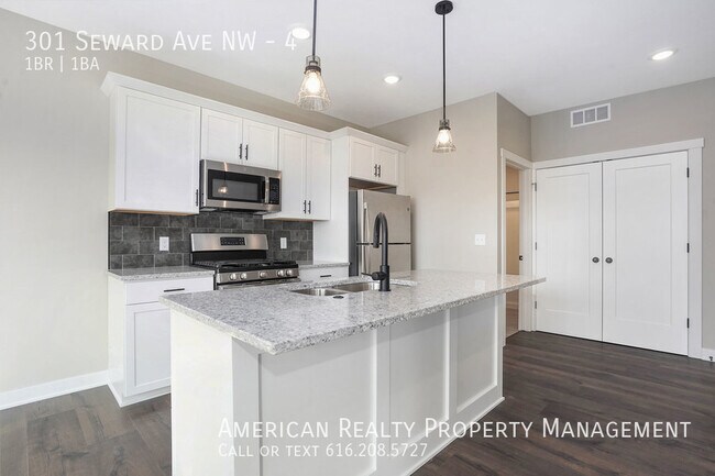 Photo - 301 Seward Ave NW Unit 4