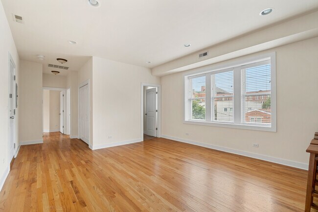 Photo - 1432 N Maplewood Ave Unidad 304