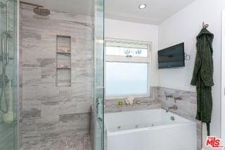 Building Photo - 2211 Canyon Dr