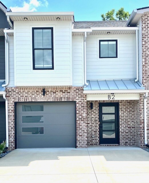 Building Photo - 725 Hornbuckle Rd