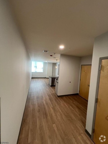 Building Photo - 70 W Grand St Rental