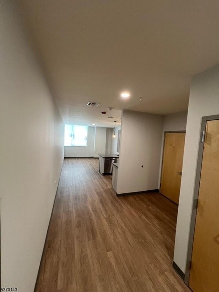 Building Photo - 70 W Grand St Rental