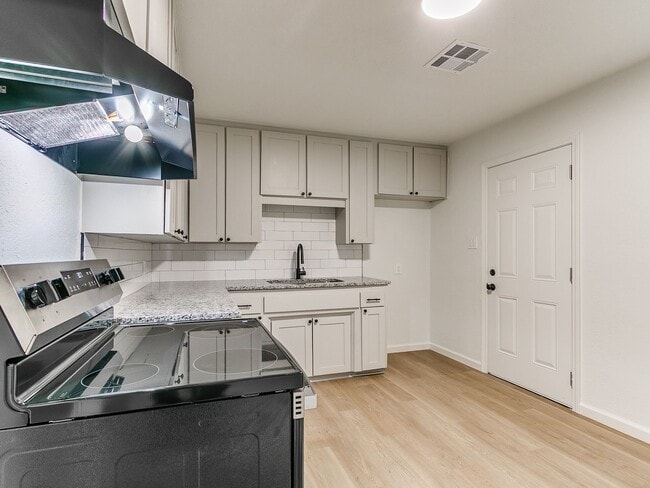 Photo - 911 Crabtree Cove