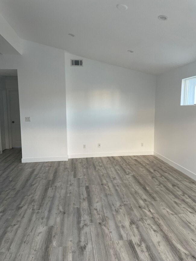 Photo - 2704 Gates Ave Unidad A