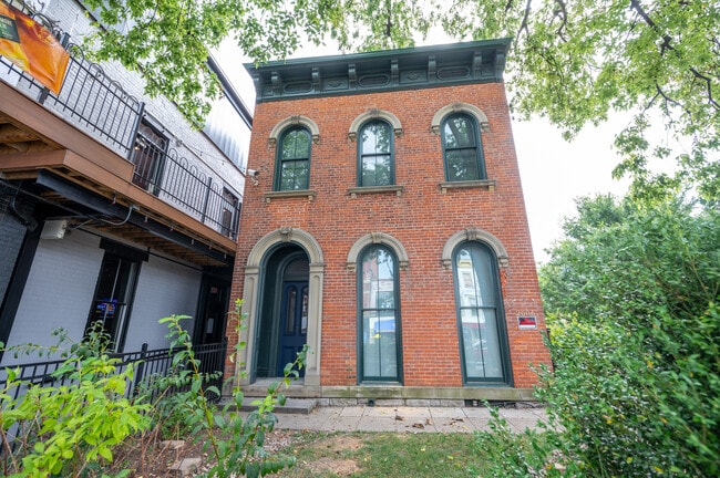 2606 Short Vine St