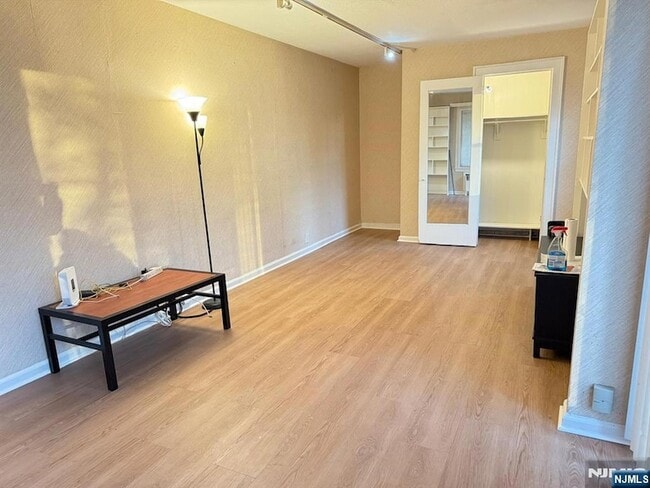 Photo - 272 Frances St