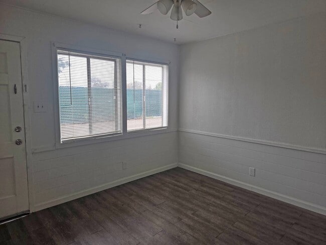 Photo - 1150 E San Joaquin Ave