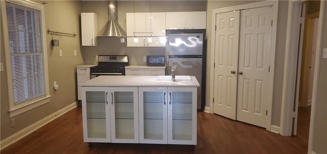 Photo - Updated 40's cottage duplex - Available February!