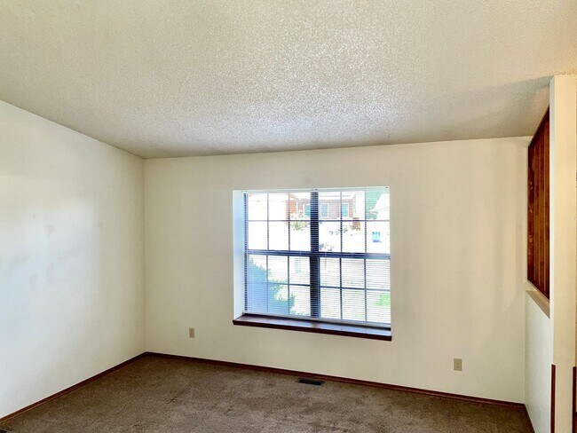Photo - 3 Bedroom Home Right Off the Powers Corrid...