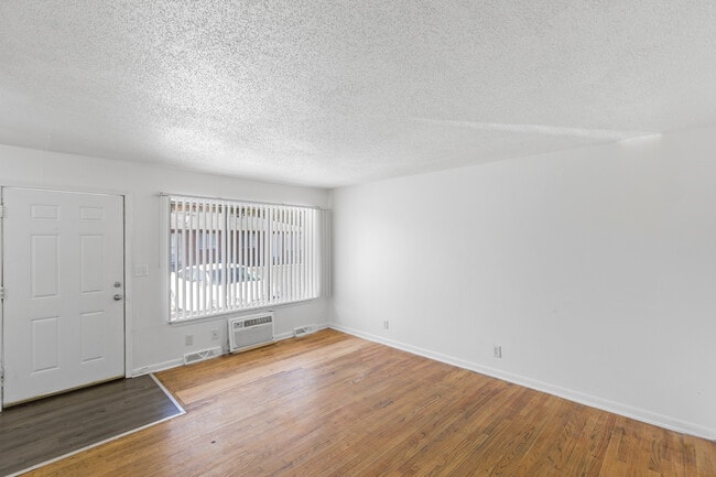 Photo - 922 Holmes Apartments