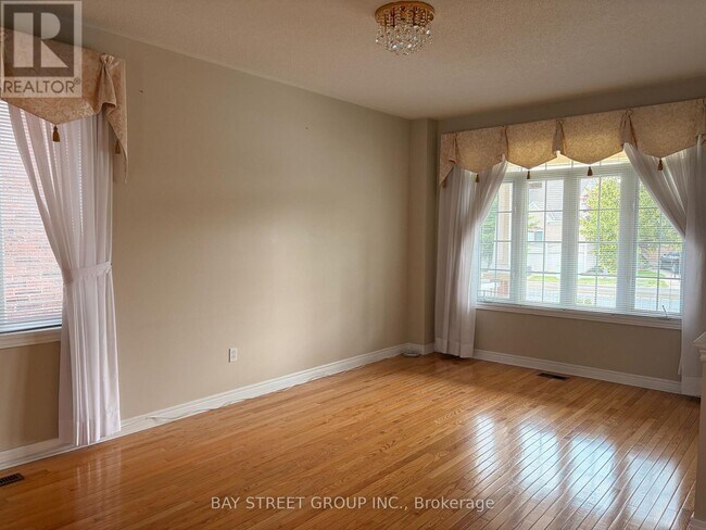 Photo - 211 Stonebridge Dr