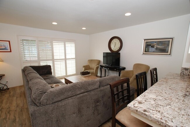 Photo - 9 month winter lease on Balboa Peninsula! No yearly leases Unidad A