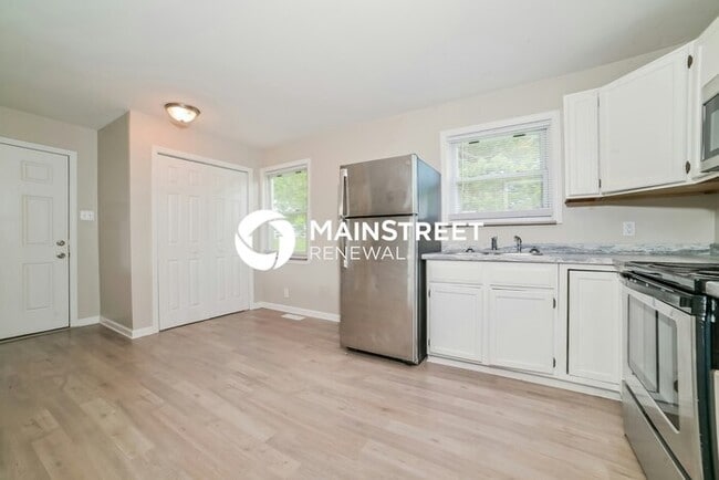 3 Bedroom Pet-Friendly Home in Knoxville, TN with Main Street Renewal