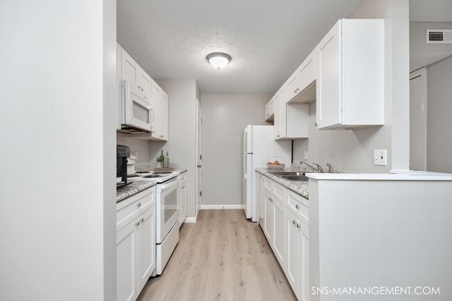 Photo - Savannah Heights Apartments