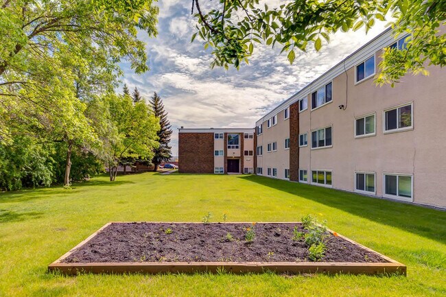 Photo - Canada West Courts