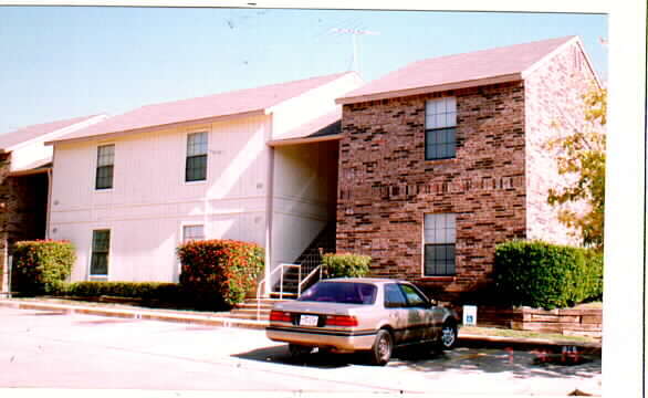 River Oaks - River Oaks Apartments