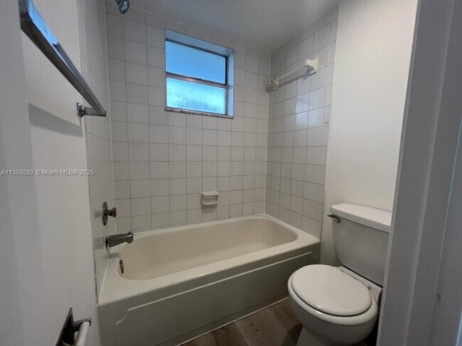 Photo - 3541 Inverrary Dr Unit 205