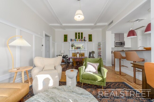 Stunning 1 bed in Crown Heights Brownstone... - Stunning 1 bed in Crown Heights Brownstone... Apartment Unit 2B