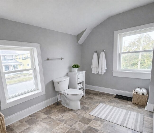 Photo - 37 N Virginia St