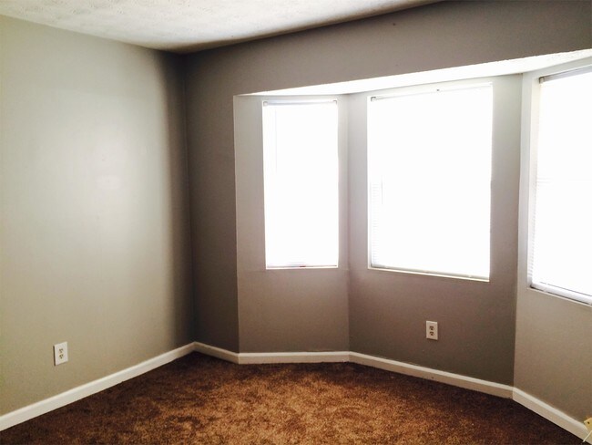 Photo - 205 Meadowbrook Ct