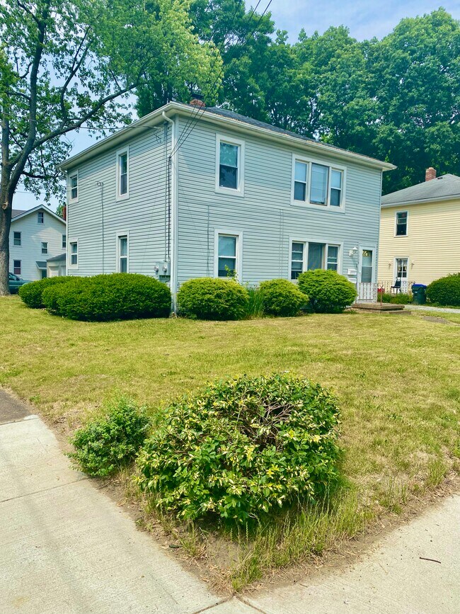 Photo - 1339 Sackett Ave Apartments Unit Duplex Top