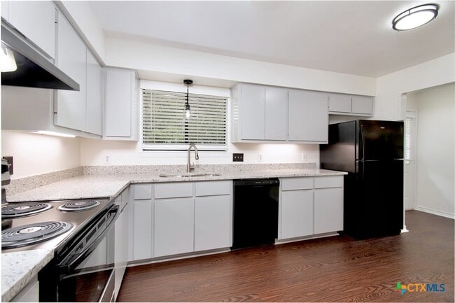 Photo - 1405 Oak Park Ln