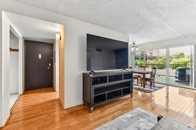 Photo - 805 29th St Unit #262