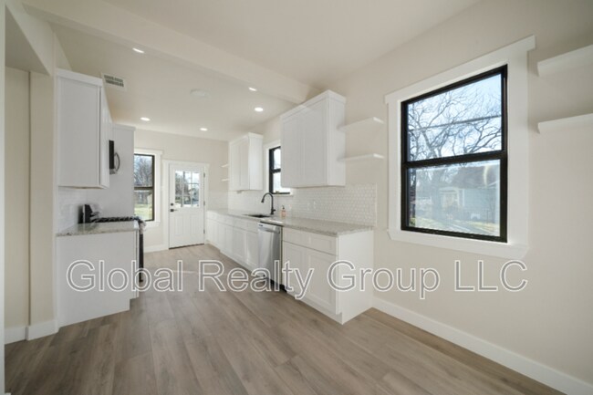 Photo - 202 Rockwood Ct