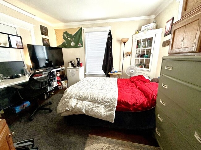 Photo - Great Location Downtown near Campus and La...