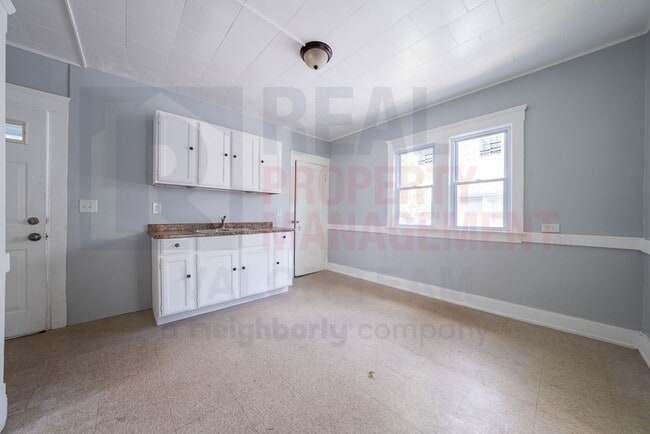 Photo - 2040 W 103rd St Unit Upper