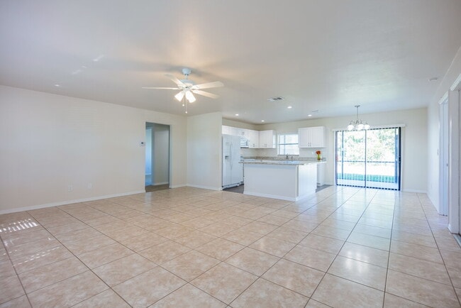 Photo - 1009 Nicholas Pkwy W