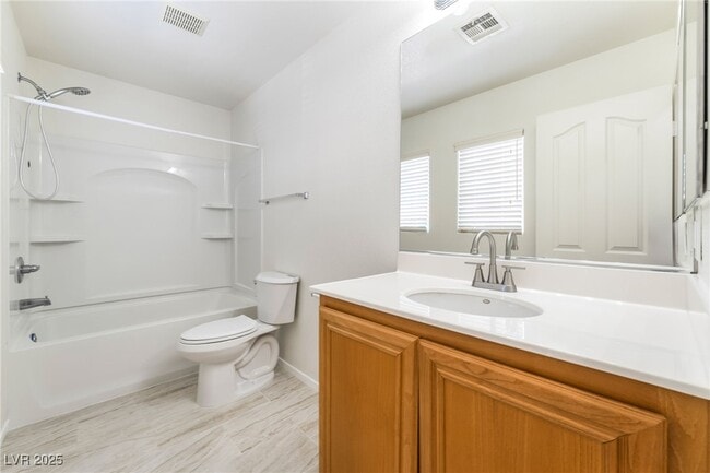 Photo - 698 Iron Bridge St