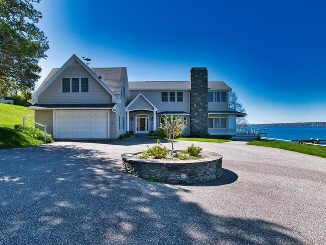 Photo - 149 Nanaquaket Rd