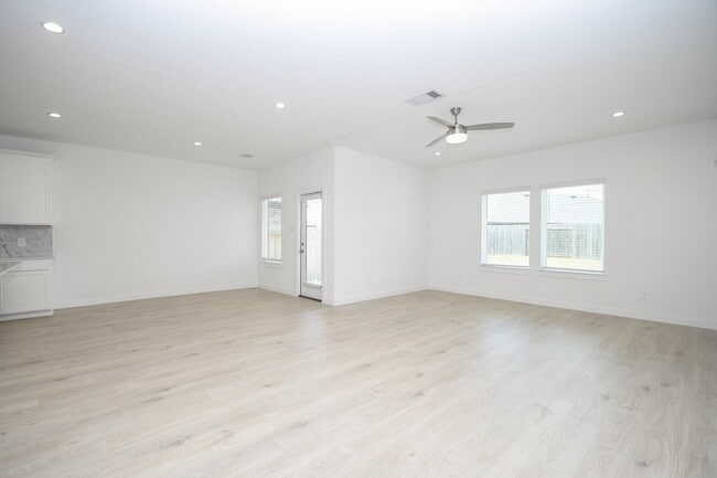 Photo - 30030 Gallatin River Ln