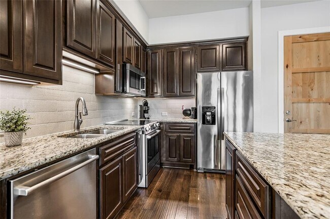 102 Bella Toscana Ave  