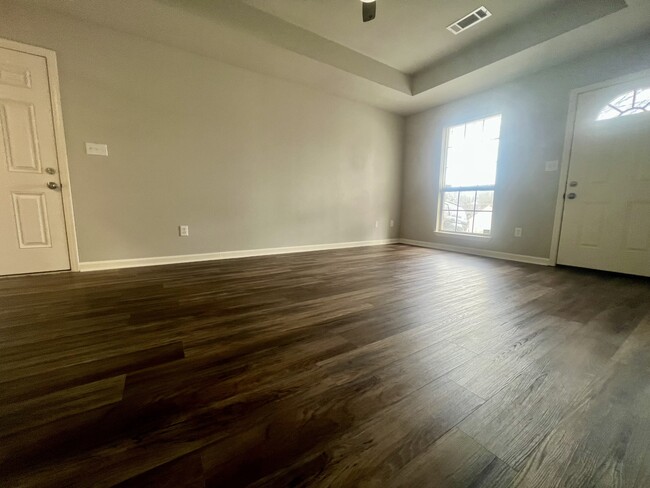 Photo - 1200 Oakview Dr